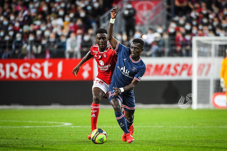 开云篮球-巴塞罗那训练开放日；今晚豪取连胜引欢呼；法甲在即；球队文化再被提及的简单介绍